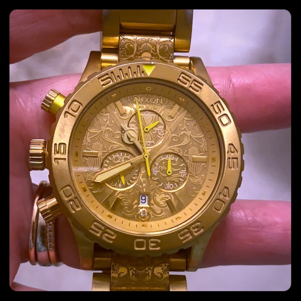 Nixon 42-20 special edition w/diamond